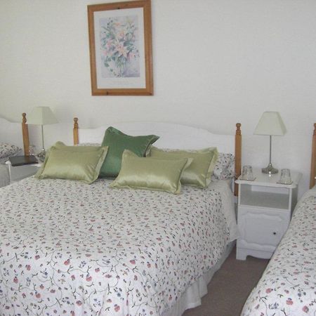 Lorcan Lodge Bed And Breakfast Santry Δωμάτιο φωτογραφία